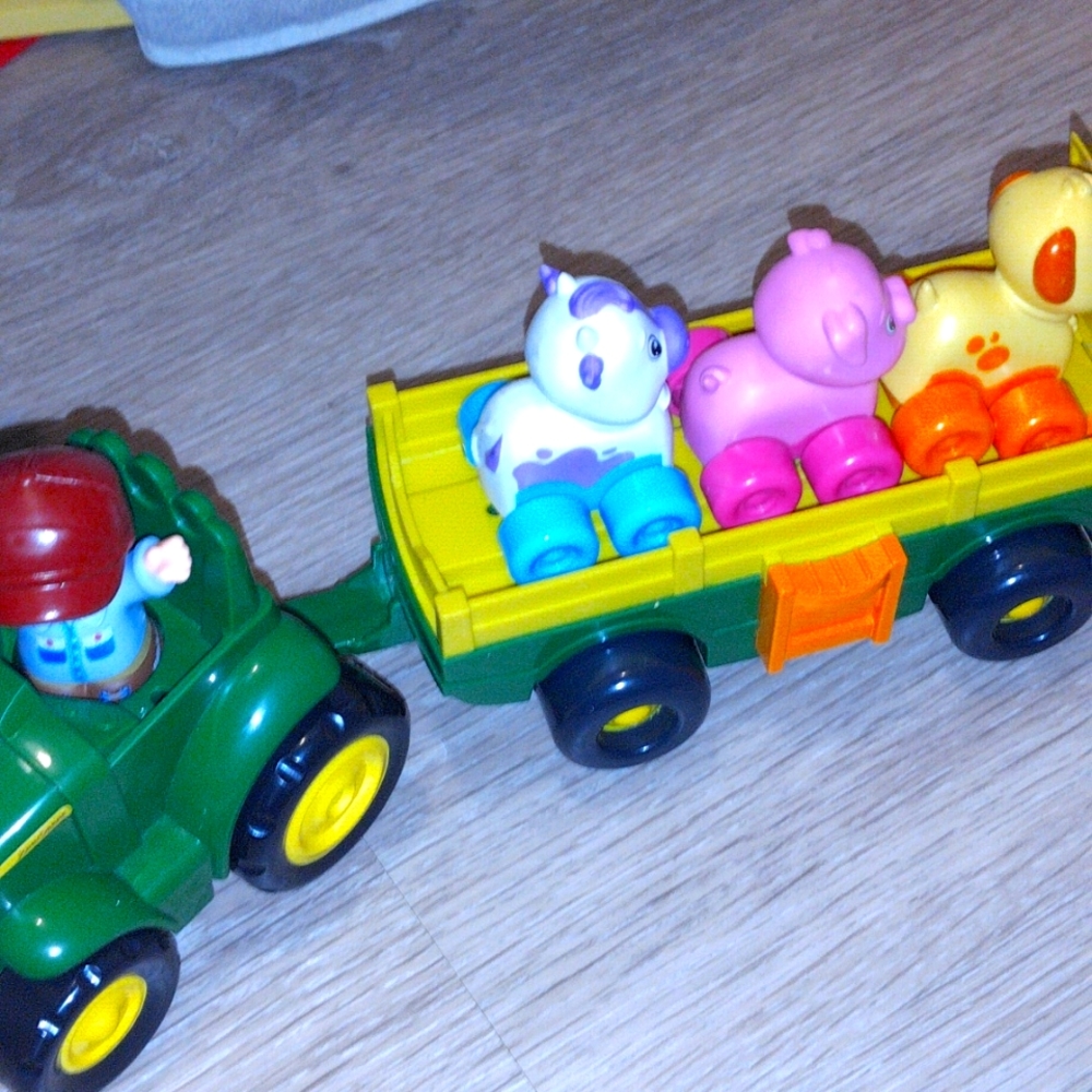 John Deere tractor & animal trailer w/ sound